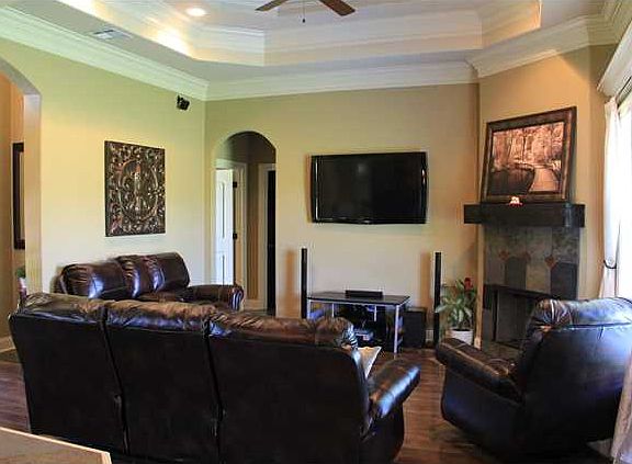 2nd image of 209 Oak Shadows Dr