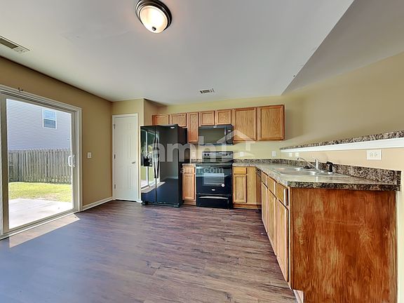 3rd image of 40 Old Mill Rd