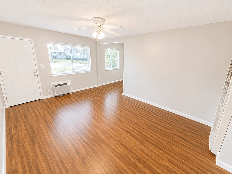 Phoenix Apartments — Photo 10