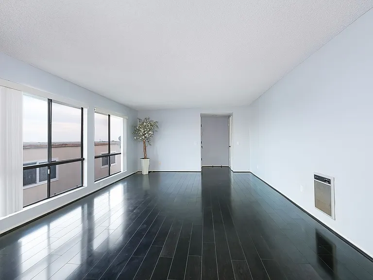 665 W 24th St #315 — Photo 2