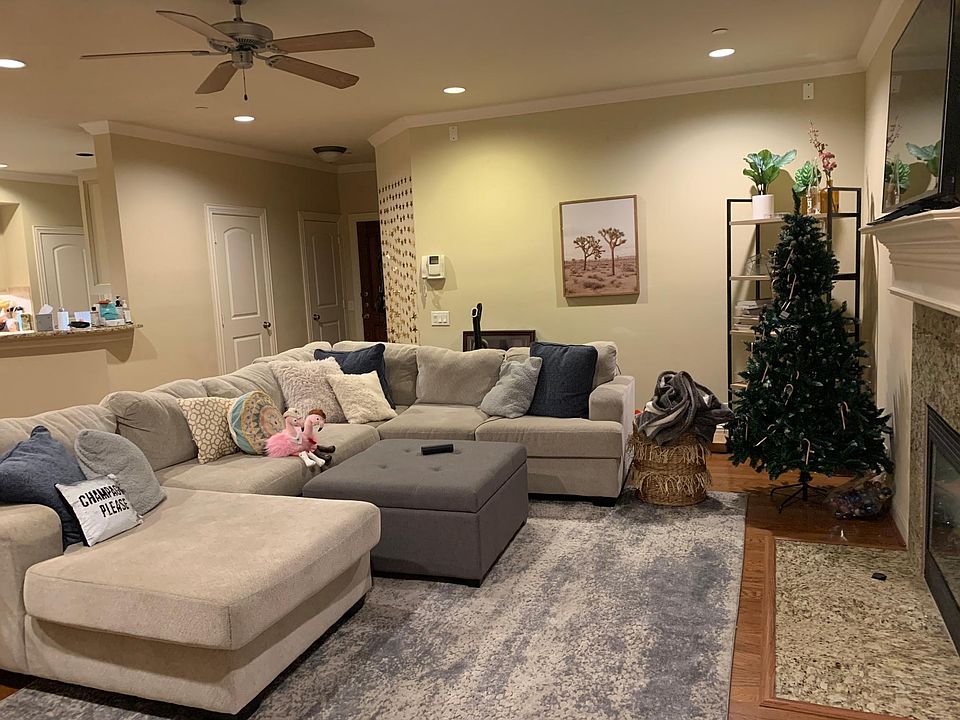 Biggest living area on Rosedale!