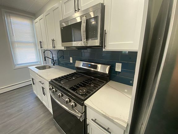 3rd image of 201 Main St APT 11