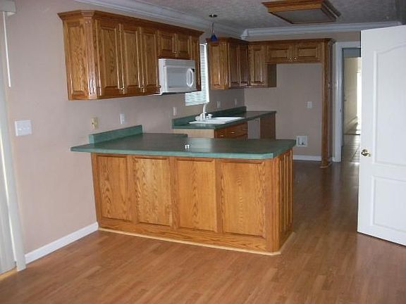 4th image of 214 Sunrise Dr