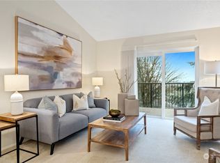 412 10th St APT B302, Kirkland, WA 98033