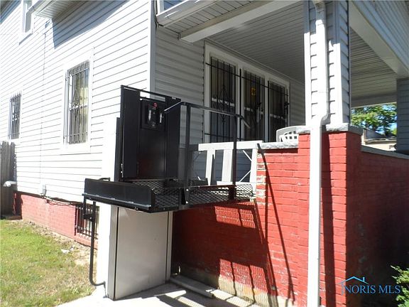 4th image of 719 Mulberry St