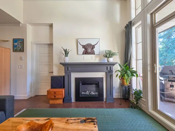 15145 36th Ave #305, Surrey, BC V3Z 4R3