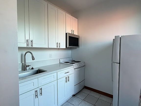 4th image of 217 7th Ave APT 4F