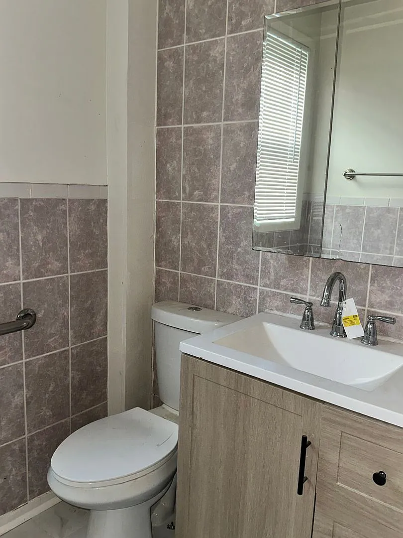 Spacious Home Available for Rent! W/D! Available Now! — Photo 3