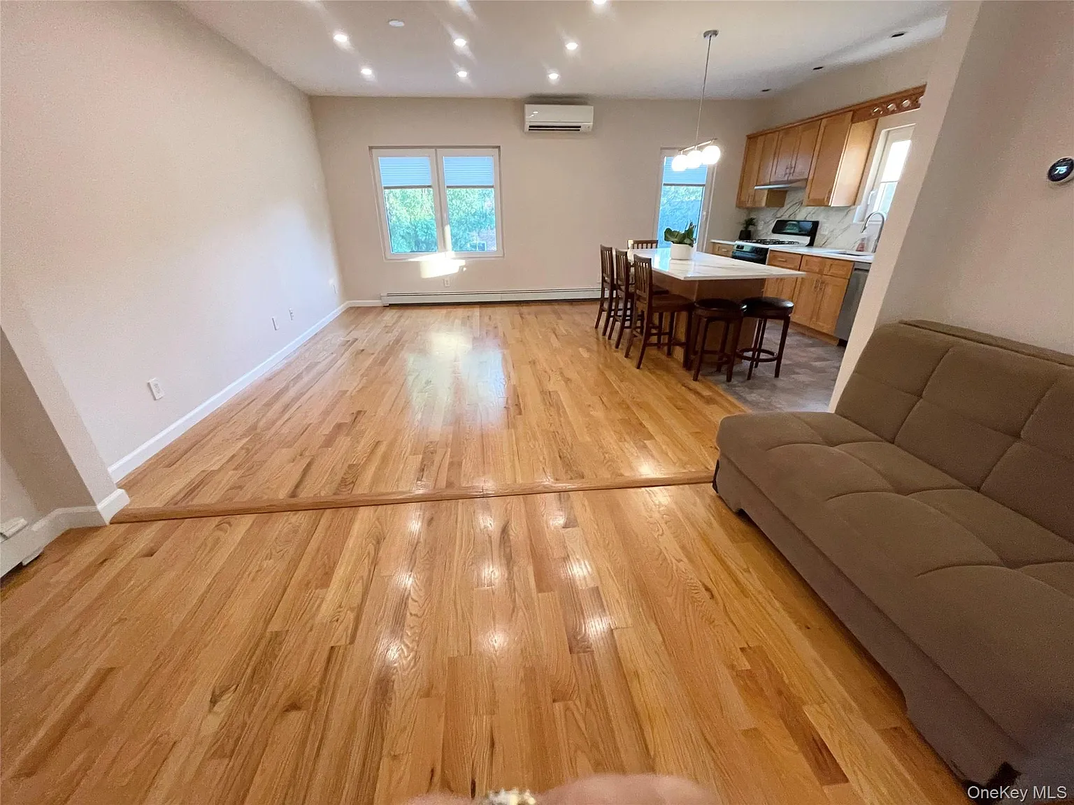 2 bed, 1.0 bath, 2068 sqft, $2,700 — Photo 1