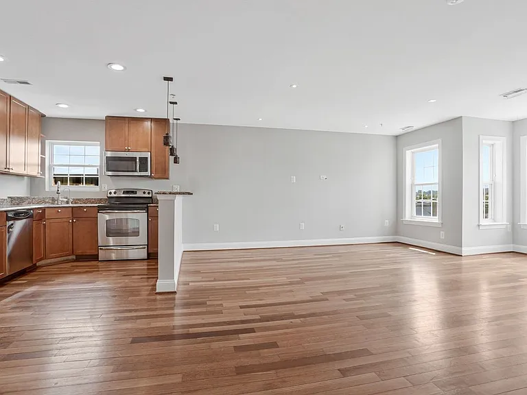 911 Kennedy St NW #11B — Photo 16