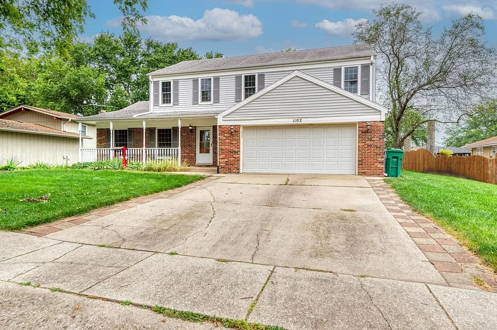 5 bed, 2336 sqft, $4,000 — Photo 2