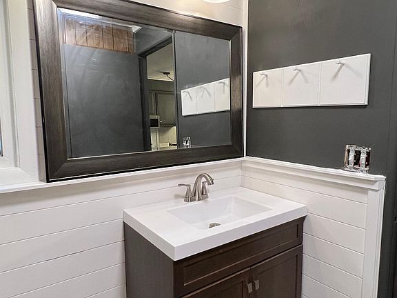 4th image of 22855 Rollins Lakeshore Dr