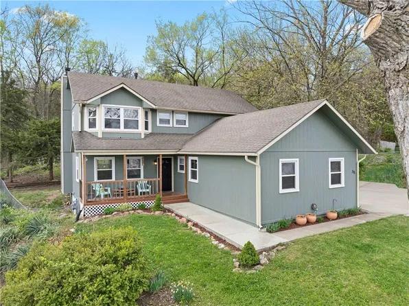 351 N 20th Ter, Leavenworth, KS 66048