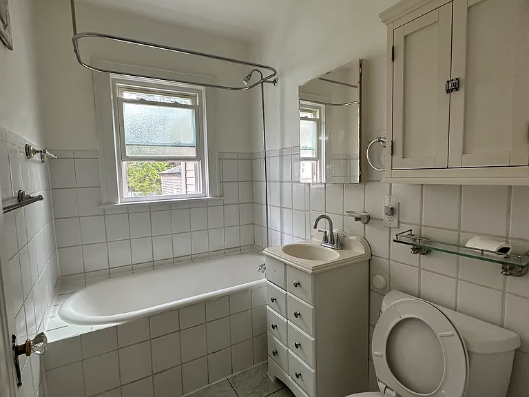 2302 N Clinton St — Photo 10