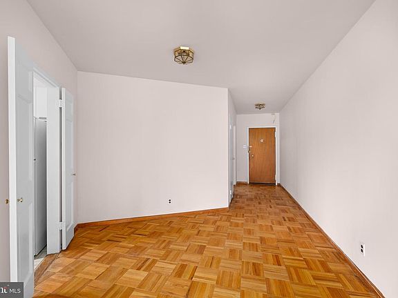 4th image of 4200 Cathedral Ave NW APT 901