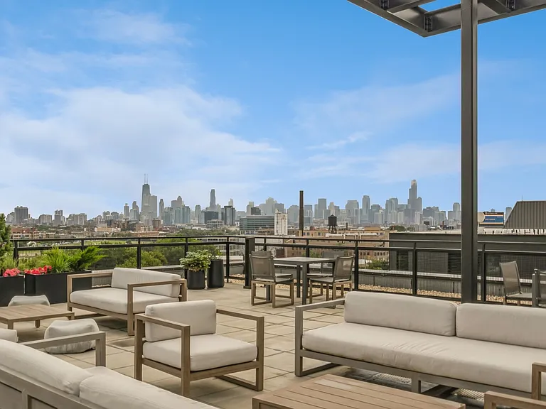 1701 W Webster Ave #608 — Photo 16