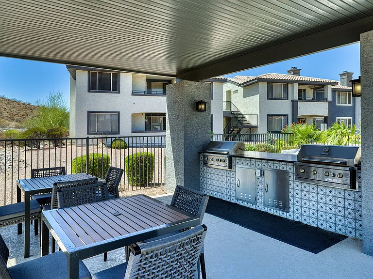 Poolside Dining with Bar Seating & Gas Grills