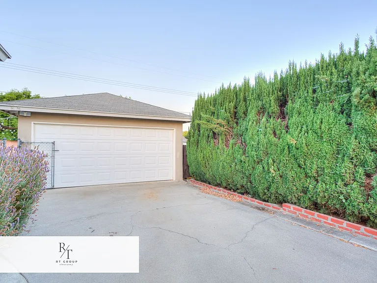 1112 Riedel Ave — Photo 33