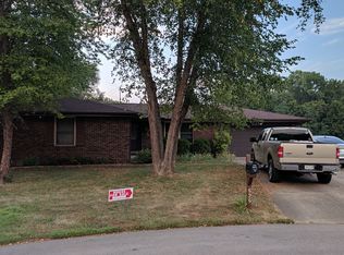 525 Riverside Cir, Columbus, IN 47203