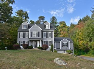 16 Autumn Woods Rd, Salem, NH 03079