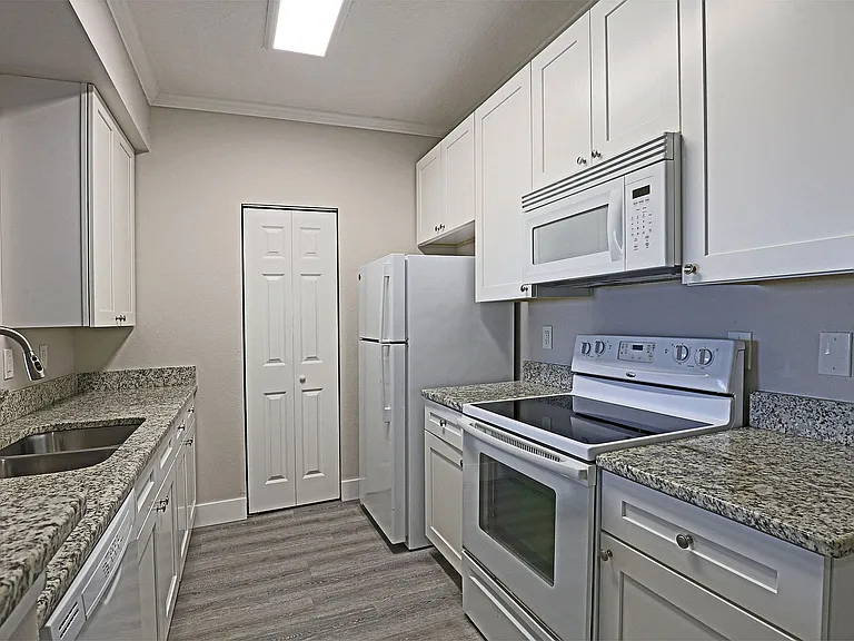 11480 Villa Grand #123 — Photo 6