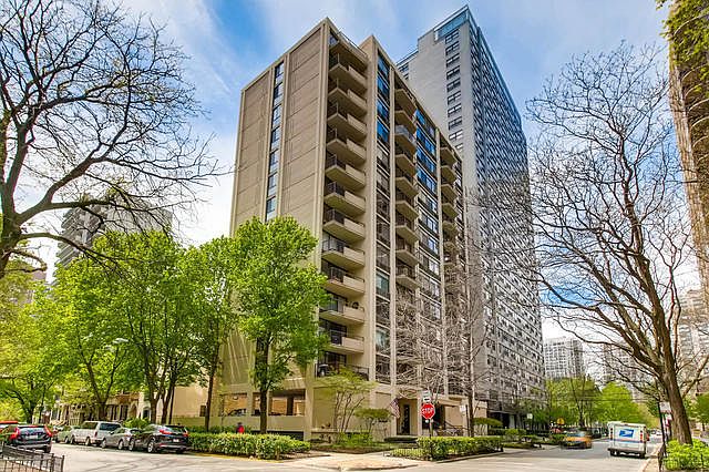 1st image of 1450 N Astor St APT 12A