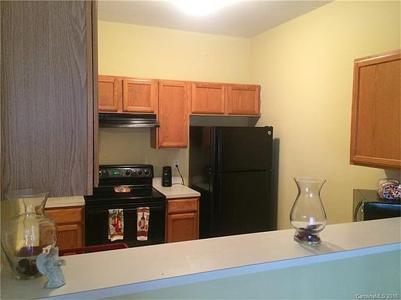 3rd image of 5615 Seths Dr #402