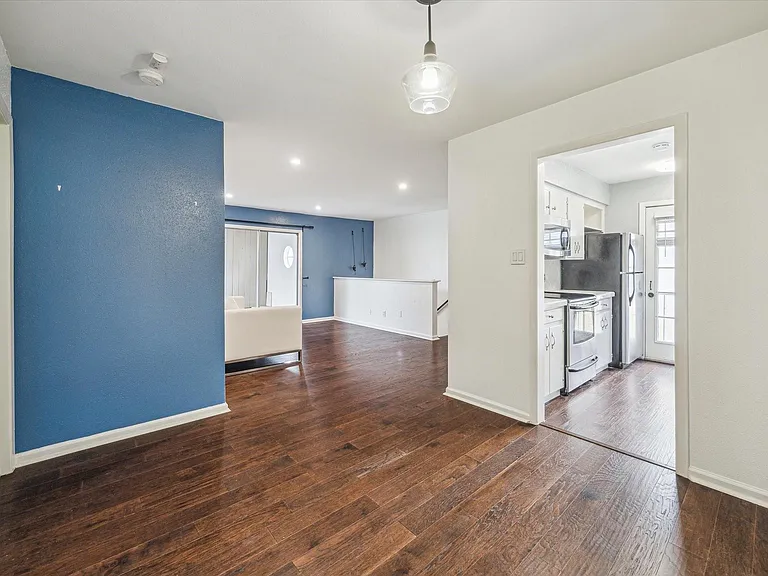 2744 Briarhurst Dr #16 — Photo 2