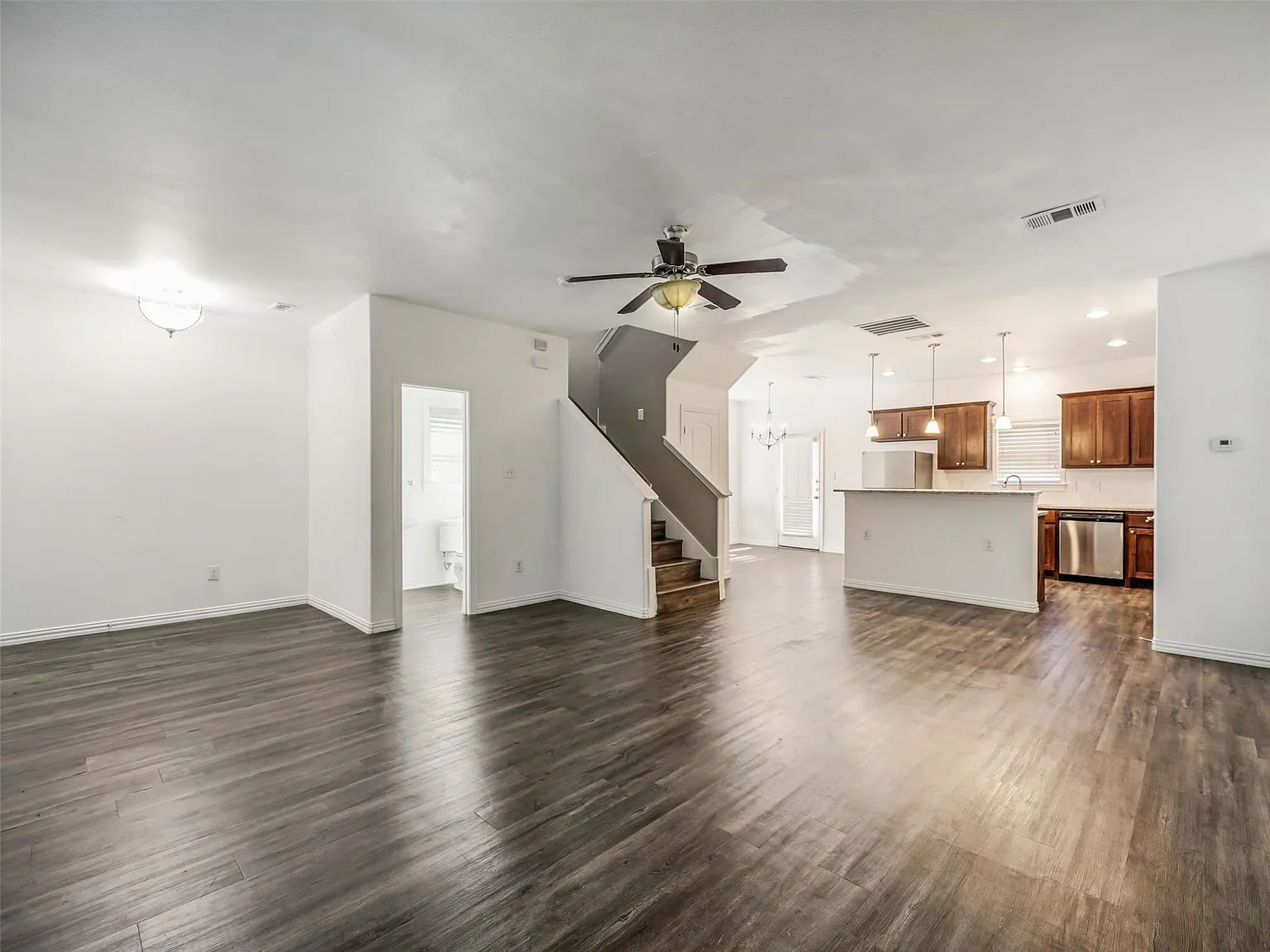 3 bed, 2.5 bath, 1488 sqft, $1,950 — Photo 4