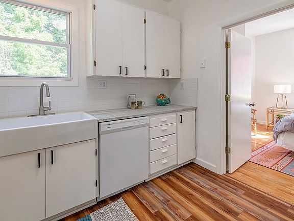 5th image of 76 Houston St