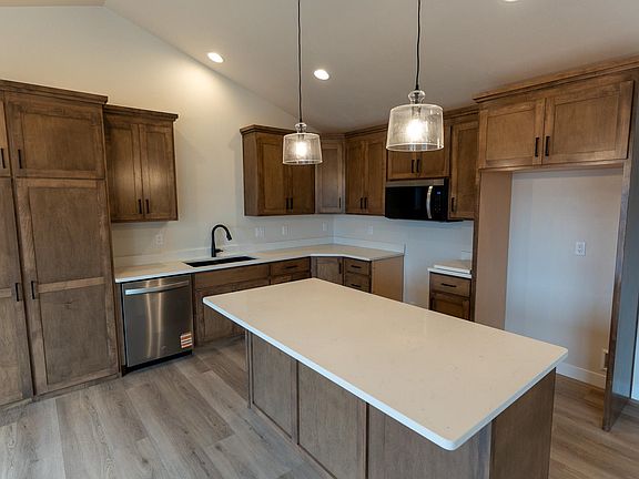 3rd image of N9243 Anton St