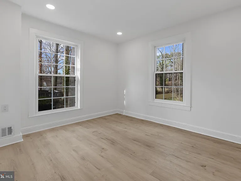 3284 Annandale Rd — Photo 15
