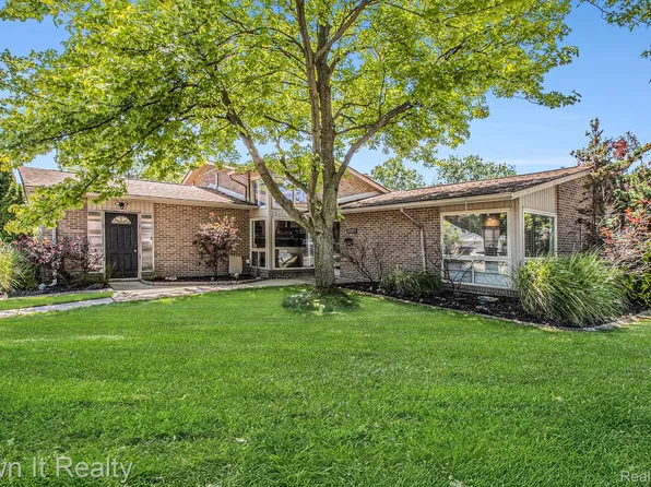30107 Mason St, Livonia, MI 48154