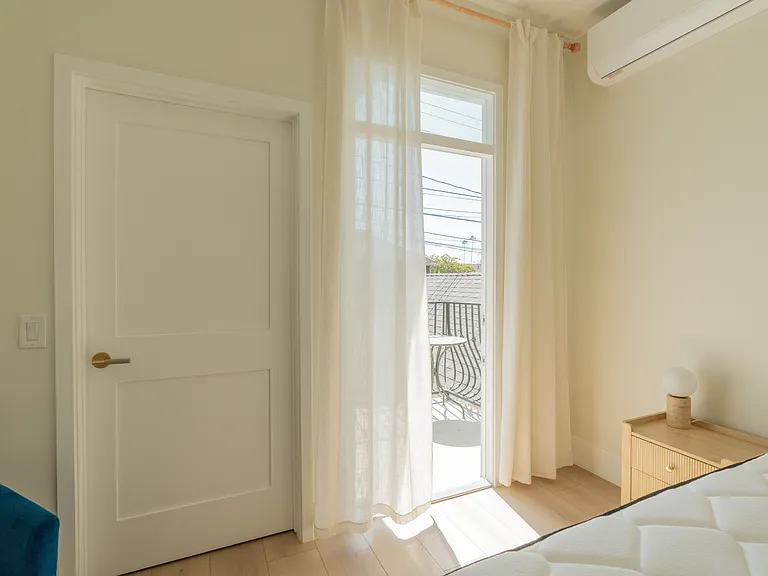 2222 S Budlong Ave #1/2 — Photo 21