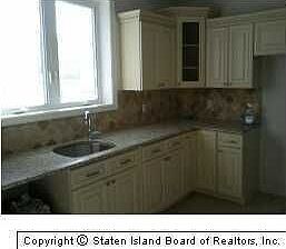 3rd image of 208 Dubois Ave