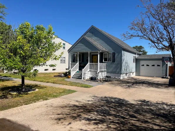 303 W 15th St, Hays, KS 67601