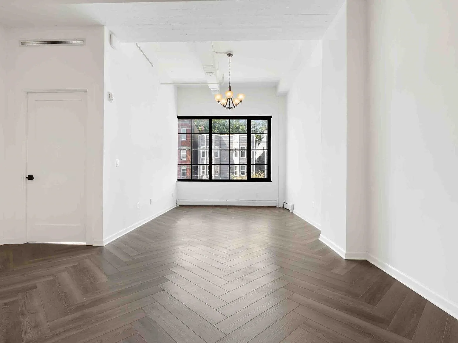 142 Charles St — Photo 2