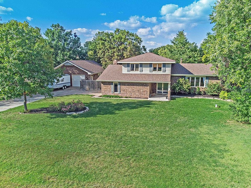 1st image of 210 E Kerry Lynn Dr
