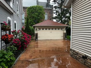 109 Elmwood Ave, Burlington, VT 05401