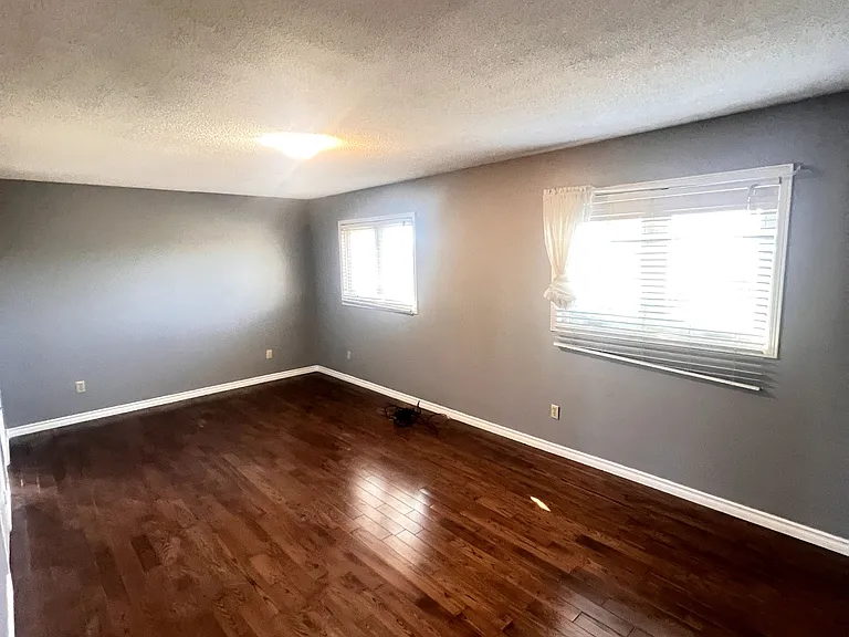 42 Toba Cres — Photo 11