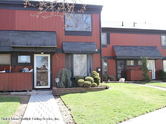 3rd image of 158 Balsam Pl