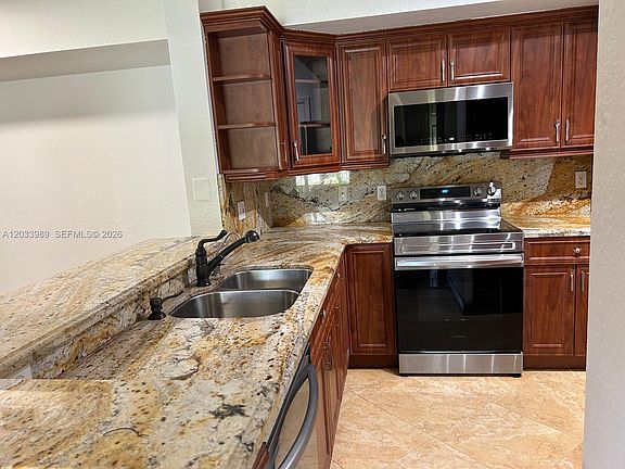 3rd image of 2516 Centergate Dr APT 102