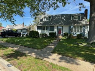929 White Birch Ln, Wantagh, NY 11793