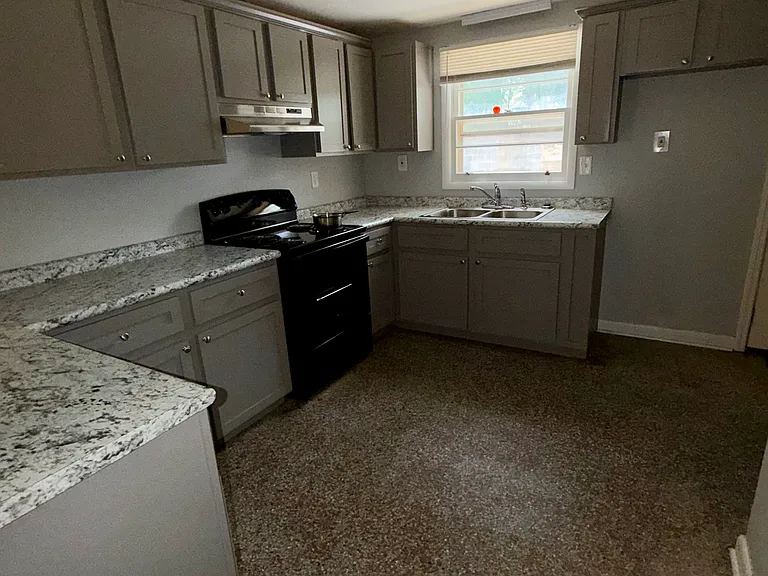 1403 Edgewood Dr — Photo 11