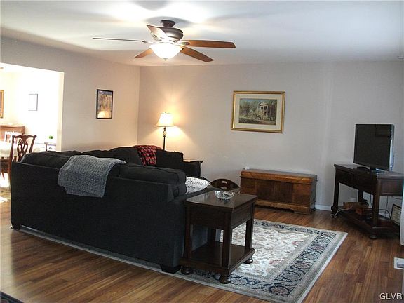 3rd image of 1076 Westbury Dr