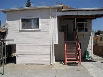 2nd image of 3037 Blossom St
