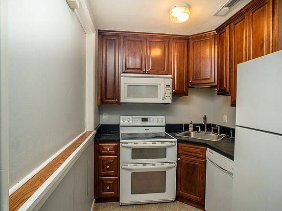 4th image of 1428 Bradley Dr