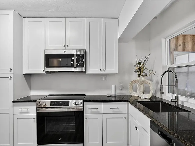 8812 Oakwood Dr — Photo 11