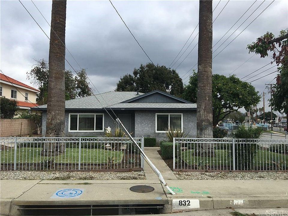 Side gate