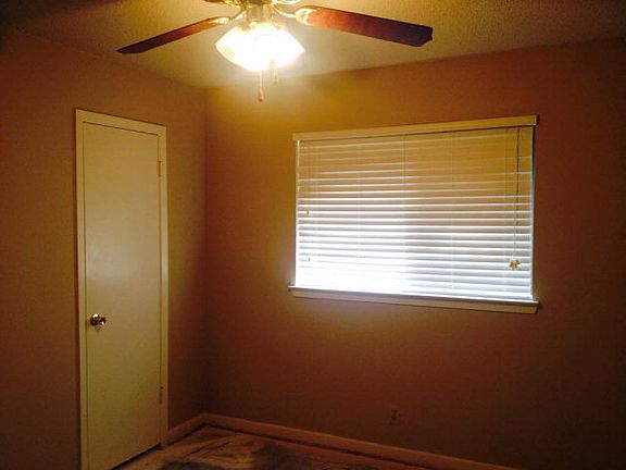 5th image of 116 Daffodil St
